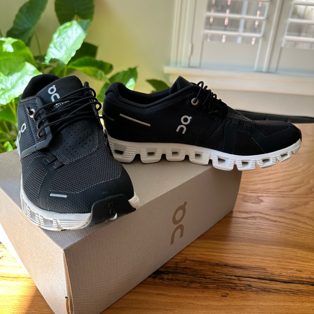 CLOUD 5 Black | White